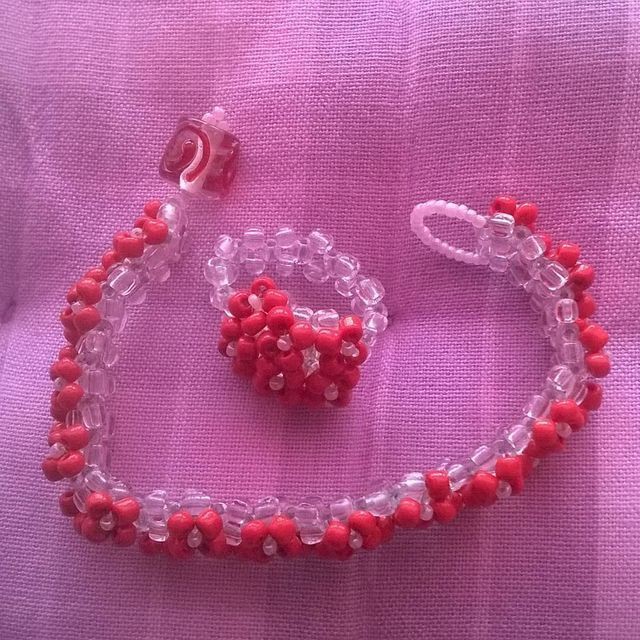 Bijoux con fiorellini di perline e&nbsp;cristalli