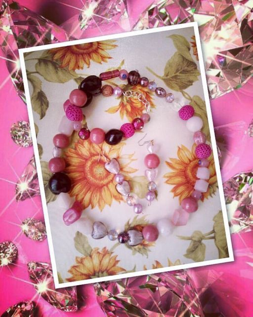 Parure con orecchini e&nbsp;collana