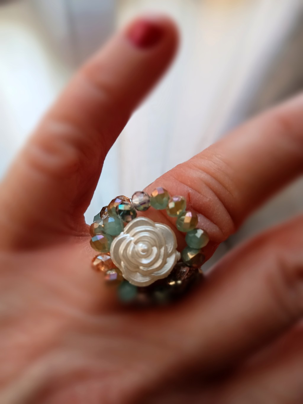 Anello con semicristalli