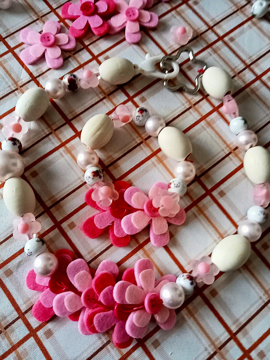 Parure di fiori e&nbsp;perline