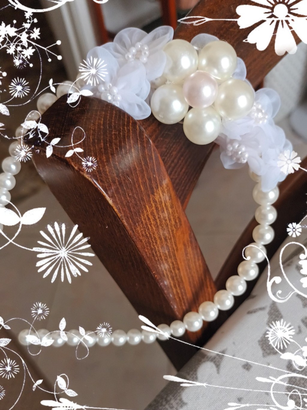 Cerchietto di perle con&nbsp;applicazioni