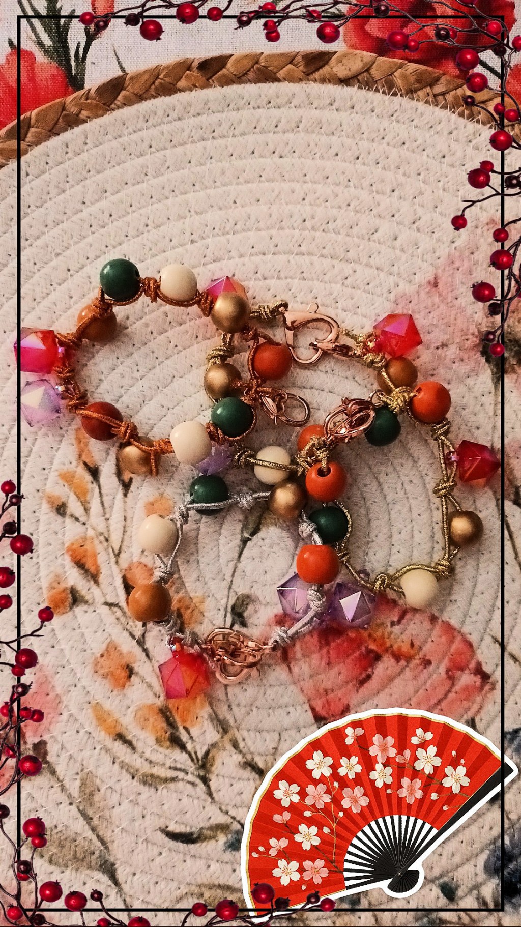Bracciali in cordoncino con&nbsp;decorazioni